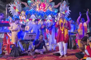 मां शीतला के 13वें जागरण में भक्ति की धूम, एसडीएम राजेश विश्वकर्मा ने माइक थाम गाया भजन - 'दरबार तेरा दरबारों में खास अहमियत रखता है', झांकियों ने बांधा समा