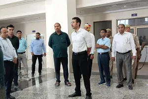तिलोई स्थित मेडिकल कॉलेज का जिलाधिकारी ने किया स्थलीय निरीक्षण