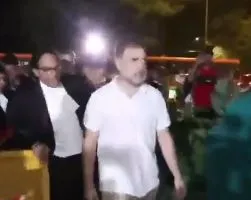 वोट चोरी के आरोपों को लेकर सुप्रीम कोर्ट पहुंचा विपक्ष, चुनाव आयोग पर उठाए सवाल