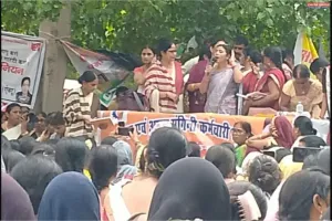 मानदेय वृद्धि की मांग को लेकर ईको गार्डन में गरजीं आशा कार्यकर्ता, नियमित वेतन और सरकारी कर्मचारी का दर्जा देने की उठाई मांग