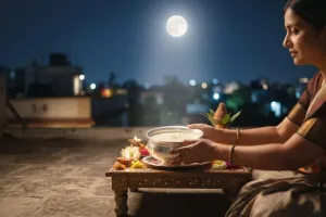 शरद पूर्णिमा की रात खुले आसमान में क्यों रखी जाती है खीर? जानिए अमृत वर्षा की मान्यता और चांदी के पात्र का महत्व
