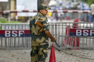 पंजाब बॉर्डर पर BSF की बड़ी कार्रवाई, तरनतारन में घुसपैठ की कोशिश नाकाम; 2 पाकिस्तानी घुसपैठिए ढेर