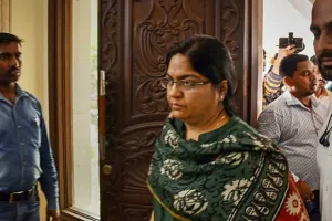 धोखाधड़ी मामले में पूजा कुमारी को सशर्त अग्रिम जमानत, बिना अनुमति देश छोड़ने पर रोक