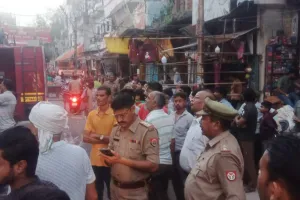 फर्नीचर की दुकान में लगी भीषण आग, लाखों का सामान जलकर खाक