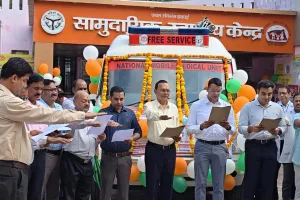 सीएचसी से संचारी व दस्तक अभियान का आगाज, डीएम-सीडीओ ने हरी झंडी दिखाकर किया रवाना