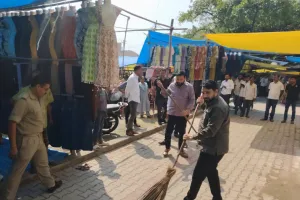 अटल प्रतिमा स्थल पर चला स्वच्छता अभियान,गिनाईं सरकार की उपलब्धियां