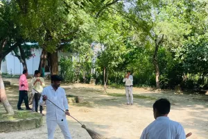 सेवा संकल्प अभियान में ब्लॉक प्रमुख ने लगाई झाड़ू, दिया स्वच्छता का संदेश