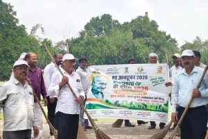 बारीपुर मंदिर परिसर में चला स्वच्छता अभियान