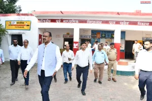 जिलाधिकारी ने विद्यालयों का किया आकस्मिक निरीक्षण, शिक्षा व्यवस्था और निर्माण कार्य की जांच