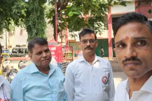 विशेष पुलिस अधिकारी की टीम ने थाना प्रभारी से की भेंट 