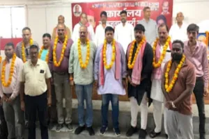 बस्ती में भाजपा से नाराज कायस्थों ने थामा सपा का दामन हुआ भव्य स्वागत 