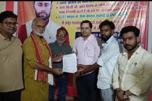 प्रशासन के आश्वासन पर भूख हड़ताल समाप्त
