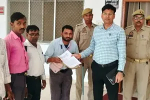 बेसिक शिक्षा विभाग में कार्यरत दिव्यांग श्रेणी के कर्मचरियो ने स्थानांतरण को लेकर भेजा ज्ञापन  