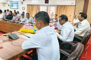 मंडलायुक्त ने सीएम डैशबोर्ड एवं शासन की प्राथमिकता वाली योजनाओं की समीक्षा की