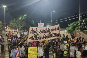 तोड़ के रख दो वो समाज, नारी जिसमें बंधी है आज