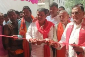 सेवा संकल्प अभियान के शिविर का फीता काटकर पूर्व कैबिनेट मंत्री राज किशोर सिंह ने किया उद्घाटन
