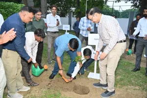 उत्तर मध्य रेलवे ने ‘एक पेड़ माँ के नाम’ अभियान के तहत 1,11,11,111 पौधे लगाने का जादुई आंकड़ा छुआ।