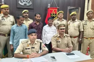 बाइक चोरी करने वाले गिरोह का पर्दाफाश,2 कबाड़ी सहित तीन शातिर गिरफ्तार; 4 चोरी की बाइक और 10 बाइक के कटे पार्ट्स बरामद