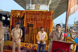 राष्ट्रीय राजमार्ग पर नवनिर्मित 03 यातायात पुलिस बूथों की हुई शुरुआत, पुलिस अधीक्षक भदोही द्वारा मिर्जापुर तिराहा बूथ का फीता काटकर भव्य शुभारंभ