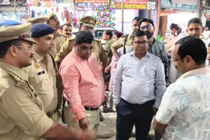 बस्ती जिले में जगह-जगह दुर्गा प्रतिमा के पंडाल का मुख्य राजस्व अधिकारी कीर्ति प्रकाश भारती ने किया निरीक्षण