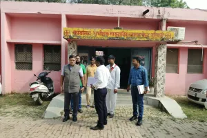 सीएमओ के निरीक्षण में कई स्वास्थ्य केंद्रों पर मिली लापरवाही, दो चिकित्सकों का 15 दिन का वेतन बाधित