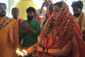 पूर्व IAS दिव्या मित्तल ने विंध्याचल धाम में किया दर्शन-पूजन, मीरजापुर से बताया आत्मा का रिश्ता