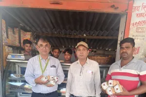 खाद्य सुरक्षा एवं औषधि प्रशासन विभाग की टीम ने किया छापेमारी , लिया डेयरियों से नमूना