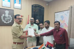 फेसबुक पर पत्रकारों के खिलाफ कथित अभद्र भाषा से भड़का आक्रोश, राष्ट्रीय पत्रकार एकता संघ ने एसपी बस्ती को सौंपा ज्ञापन