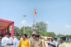 नवरात्र एवं मूर्ति विसर्जन के दृष्टिगत सोनभद्र पुलिस अलर्ट,  क्षेत्राधिकारीगण द्वारा रामलीला स्थलों, पाण्डालों एवं मूर्ति विसर्जन स्थलों का निरीक्षण कर सुरक्षा व्यवस्था का लिया गया जायजा