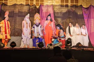 रामलीला में जुटी श्रद्धालुओं की भीड़