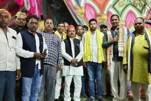 घघरी  में रामलीला के 9वें दिन पहुंचे सांसद छोटेलाल खरवार, फीता काटकर किया शुभारंभ