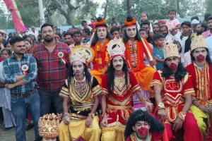 धू-धू कर जला दशानन, 25 फीट ऊंचे रावण के पुतले का हुआ दहन