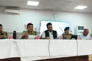 वाराणसी खंड स्नातक एवं शिक्षक निर्वाचन को लेकर डीएम सख्त, मतदान में लापरवाही पर होगी कार्रवाई