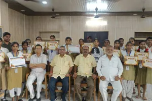 हिंदी प्रश्नोत्तरी प्रतियोगिता में विद्यार्थियों ने दिखाया उत्साह