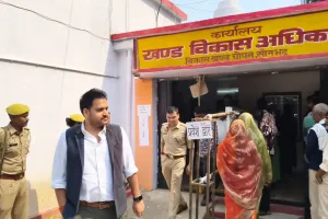 जिलाधिकारी एवं एसपी ने ओबरा व चोपन के मतदान केंद्रों का किया निरीक्षण