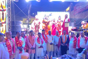 धूमधाम से संपन्न हुआ भरत मिलाप।  श्रीराम के आगमन पर श्रद्धालुओं ने की पुष्पवर्षा, जयकारों से गूंजा क्षेत्र