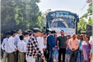 आईआईटी दिल्ली की शैक्षणिक यात्रा पर निकले सोनभद्र के 160 विद्यार्थी