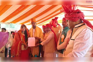 मुख्यमंत्री सामूहिक विवाह योजना के तहत 225 जोड़ों ने थामा एक-दूजे का हाथ