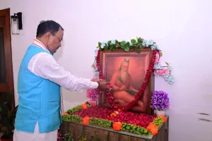 महर्षि वाल्मीकि जयंती पर मंत्री ए.के. शर्मा ने सफाई मित्रों को किया सम्मानित