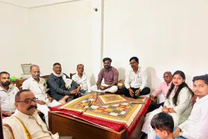 महाराजगंज ब्लॉक के आधा दर्जन गांवों में अंजली पासी ने किया जनसंपर्क, दिल्ली रैली में शामिल होने का किया आह्वान