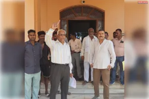 लंबित भुगतान की मांग पर ठेकेदारों ने पालिका कार्यालय में किया प्रदर्शन, सौंपा ज्ञापन 