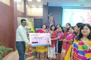 फिरोज गांधी कालेज को शौचालय निर्माण के लिए  इफको महिला चेतना क्लब ने दी 75 हजार रुपये