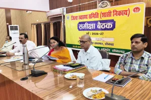 स्वास्थ्य योजनाओं में लापरवाही पर सीडीओ सख्त, अनुपस्थित कर्मचारियों का वेतन रोकने के निर्देश