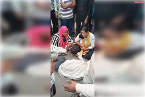 एटा-टूण्डला मार्ग पर टैंकर की टक्कर से 14 वर्षीय किशोर की मौत, चार घंटे तक लगा जाम
