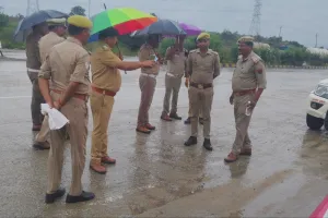 खनन बैरियर से बचने के लिए हाईवे पर खड़े किए ट्रक, 32 पर मुकदमा दर्ज