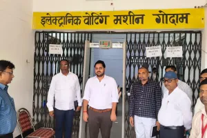 ईवीएम-वीवीपैट वेयरहाउस का जिलाधिकारी ने किया मासिक निरीक्षण