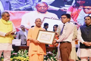 2017 से पहले छात्रवृत्ति में भी होती थी सेंधमारी, अब डीबीटी से सीधे खाते में पहुंच रहा पैसा: सीएम योगी