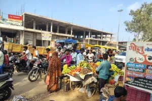 कोन-तेलगुड़वा मार्ग  चढ़ा अतिक्रमणकारियों की भेंट , उठी निजात दिलाने की  मांग