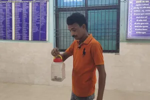 बेटे को साखर सांप ने डसा तो जिंदा साखर लेकर अस्पताल पहुंचा पिता