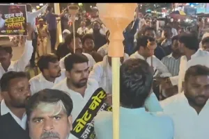 वोट चोरी के मुद्दे पर कांग्रेसियों ने निकाला जुलूस
